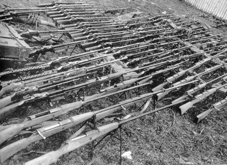 Ra đời vào năm 1935, khẩu súng trường chống tăng Wz. 35 được chế tạo để trang bị cho bộ binh như một loại vũ khí chống tăng. Yêu cầu kỹ thuật duy nhất của khẩu súng này đó là bắn được viên đạn cỡ 7,92mm bay đi với gia tốc trên 1000m/giây, đảm bảo sức xuyên phá tốt nhất. Nguồn ảnh: WWII.