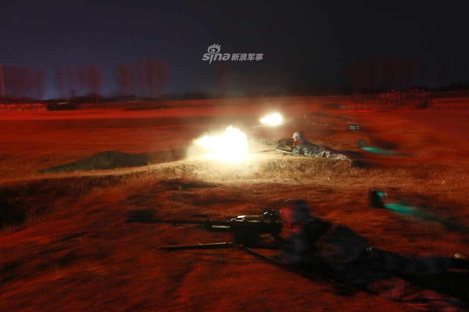 Còn được biết tới với cái tên Type 89, khẩu đại liên này sử dụng cỡ đạn 12,7x108mm và có trọng lượng hơn 17 kg (chưa kể chân đế). Nguồn ảnh: Sina.