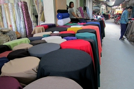 Vải là mặt hàng nhiều nhất tại đây.