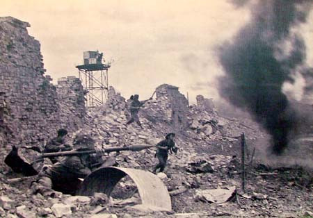 Phía Mỹ chỉ sử dụng các cố vấn và các phi công tham chiến trận này nhưng cũng thiệt mạng khoảng 20 người, kèm theo đó là 9 máy bay, 25 xe tăng - xe bọc thép và nhiều ô-tô vận tải các loại. Nguồn ảnh: QDND.