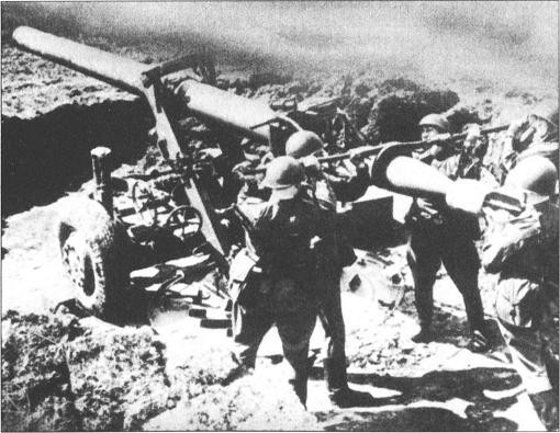 Tầm bắn tối đa của khẩu pháo cối M240 này có thể lên tới 9700 mét. Tuy nhiên, do có cỡ nòng quá khổ và sử dụng viên đạn có trọng lượng quá lớn, tốc độ bắn của con quái vật Liên Xô này chỉ vào khoảng 1 viên mỗi phát. Nguồn ảnh: Postwar.