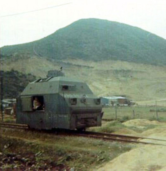 Tàu hỏa bọc thép của quân đội ngụy Sài Gòn di chuyển qua miền Trung. Nguồn ảnh: Flickr.