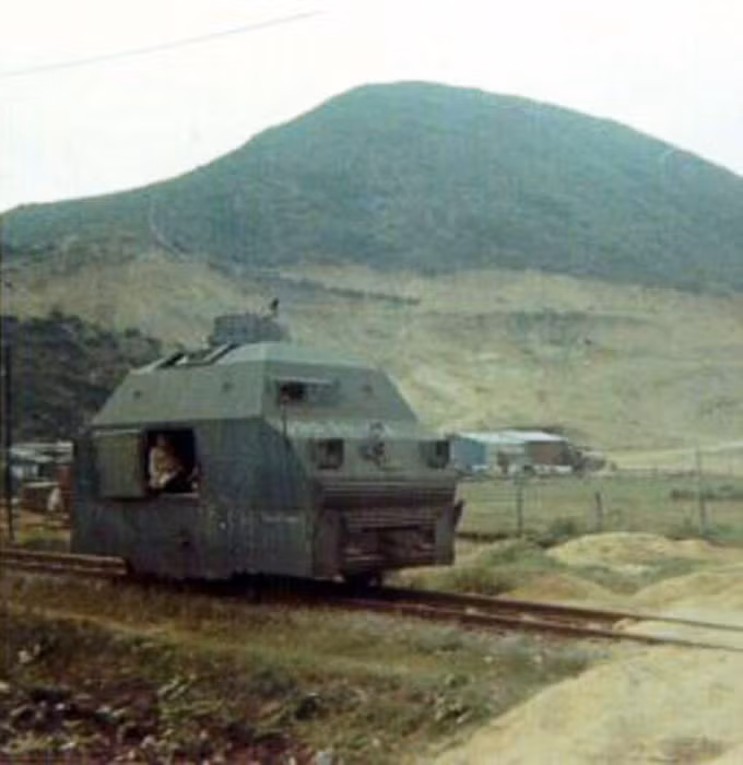 Tàu hỏa bọc thép của quân đội ngụy Sài Gòn di chuyển qua miền Trung. Nguồn ảnh: Flickr.