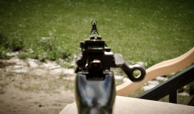 Tổng cộng, trong suốt quãng thời gian phục vụ quân đội Canada, đã có 420.000 khẩu súng trường Ross được sản xuất. Tuy nhiên tới khi bị loại biên, có tới hơn 100.000 khẩu Ross vẫn mới cứng nằm trong kho vì ngoài tiền tuyến dù có cần súng cũng không yêu cầu loại súng này. Nguồn ảnh: Tube.