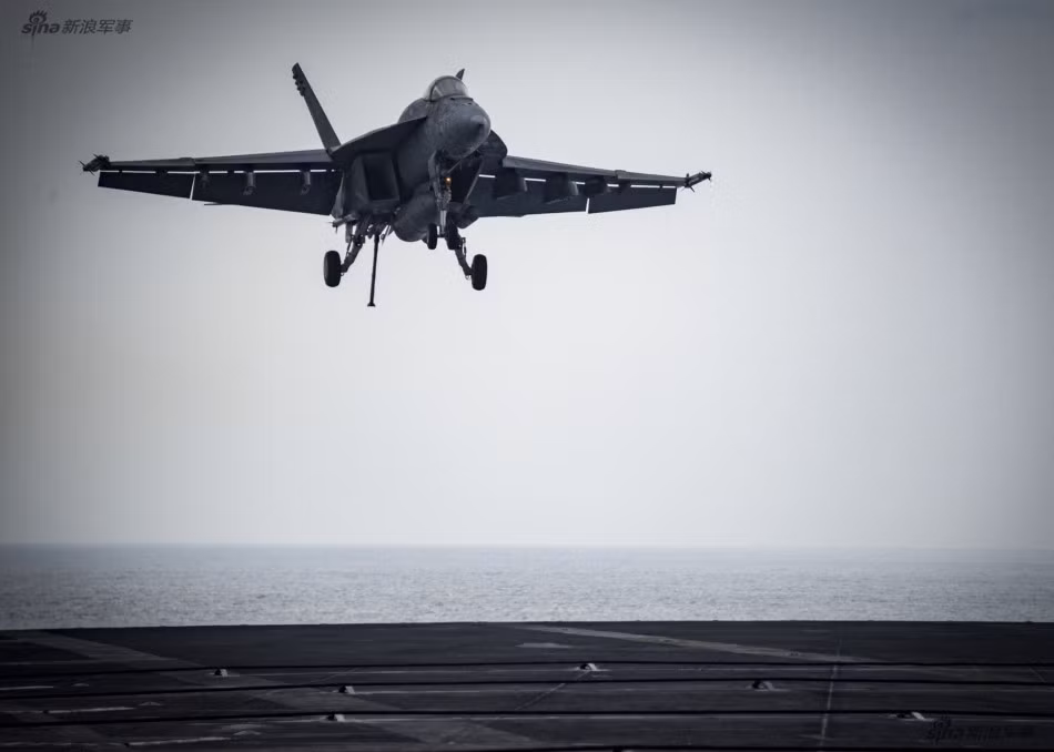 Từ năm 2009 tới nay đã gần 10 năm, kể cả công nghệ hạt nhân có phát triển tới đâu đi chăng nữa thì chắc chắn một điều, các lõi phản ứng hạt nhân A4W trên tàu sân bay USS Carl Vinson cũng sẽ phân rã hết trong khoảng 15 năm tới. Nguồn ảnh: Sina.