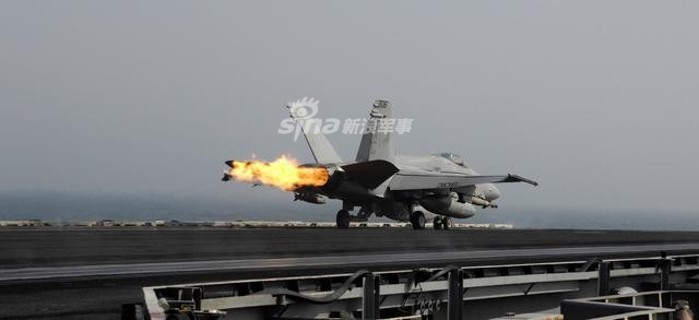 Tiêm kích hạm F/A-18C cất cánh từ tàu sân bay. Nguồn ảnh: Sina.