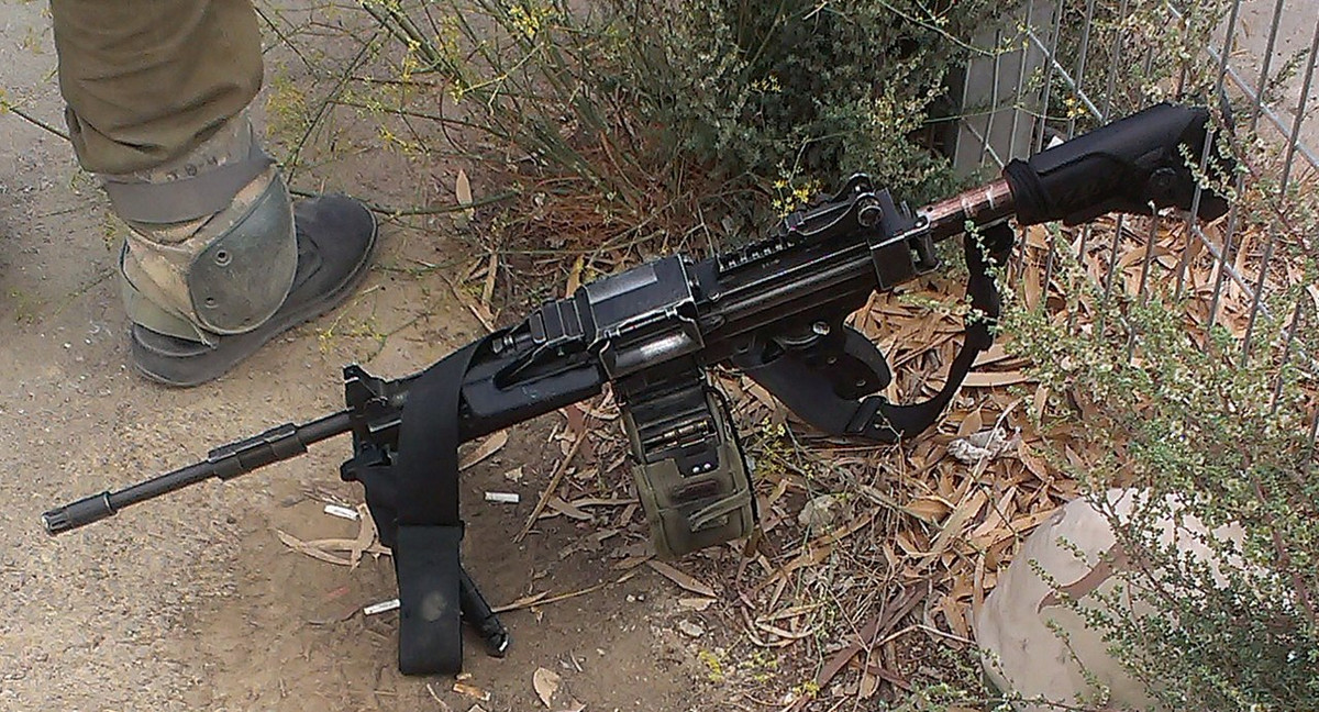 Phiên bản Negev NG-7 mà Việt Nam sử dụng có chiều dài đầu nòng 508mm, tạo ra gia tốc khoảng 915 mét/giây khi khai hỏa. Nguồn ảnh: Wiki.