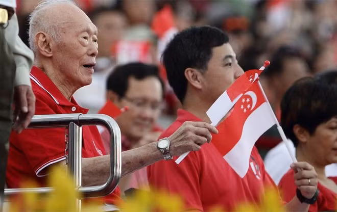 Một trong những lần xuất hiện cuối cùng của ông Lý Quang Diệu trước công chúng là khi ông tham dự lễ kỷ niệm 49 năm Quốc khánh Singapore vào năm 2014, khi ông 90 tuổi. Tin: BBC/Ảnh: Getty.