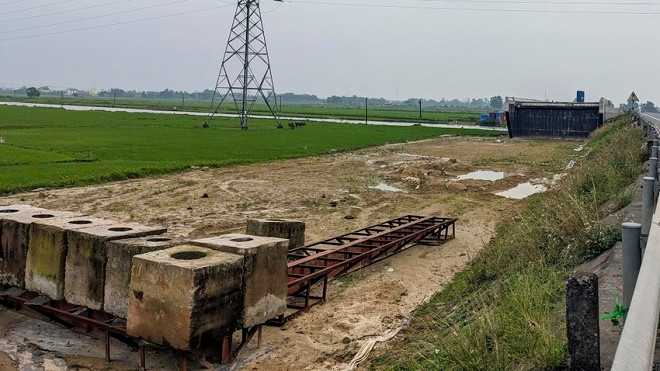 Theo đó, dự án nâng cấp, mở rộng Quốc lộ 9 sử dụng vốn dư của dự án Quản lý tài sản đường bộ Việt Nam (VRAMP), vốn vay Ngân hàng Thế giới (WB) có thời gian thực hiện đến 31/12/2022. Ảnh: Pháp luật TPHCM. 