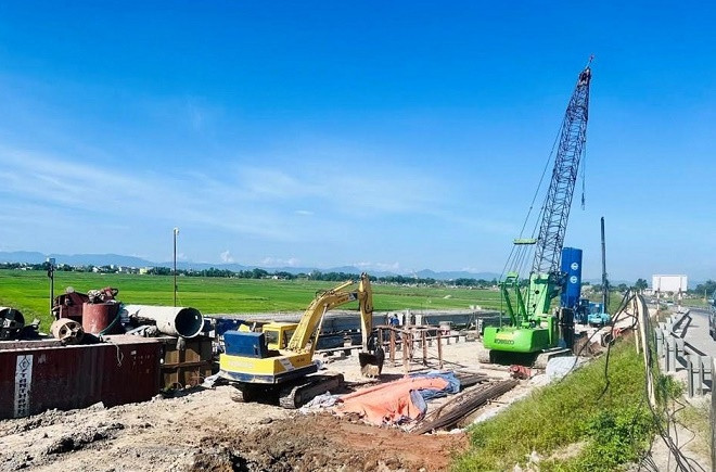 Sở Giao thông vận tải Quảng Trị thống nhất phương án với Ban Quản lý dự án 3 tạm bàn giao nguyên trạng đoạn tuyến đang khai thác thuộc phạm vi dự án Quốc lộ 9 để quản lý, khai thác. Ảnh: TTXVN. 