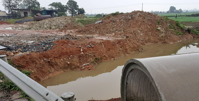 Dự án được Thủ tướng Chính phủ phê duyệt chủ trương đầu tư tại Quyết định số 1384/QĐ-TTg ngày 4/8/2021 và Bộ Giao thông vận tải phê duyệt đầu tư dự án tại Quyết định số 1939/QĐ-BGTVT ngày 11/11/2021. Tổng mức đầu tư dự án là 19,05 triệu USD, tương đương 440,38 tỷ đồng, thời gian thực hiện 2021 – 2022. Chủ đầu tư dự án là Tổng cục Đường bộ Việt Nam. Ảnh: Dân Việt. 