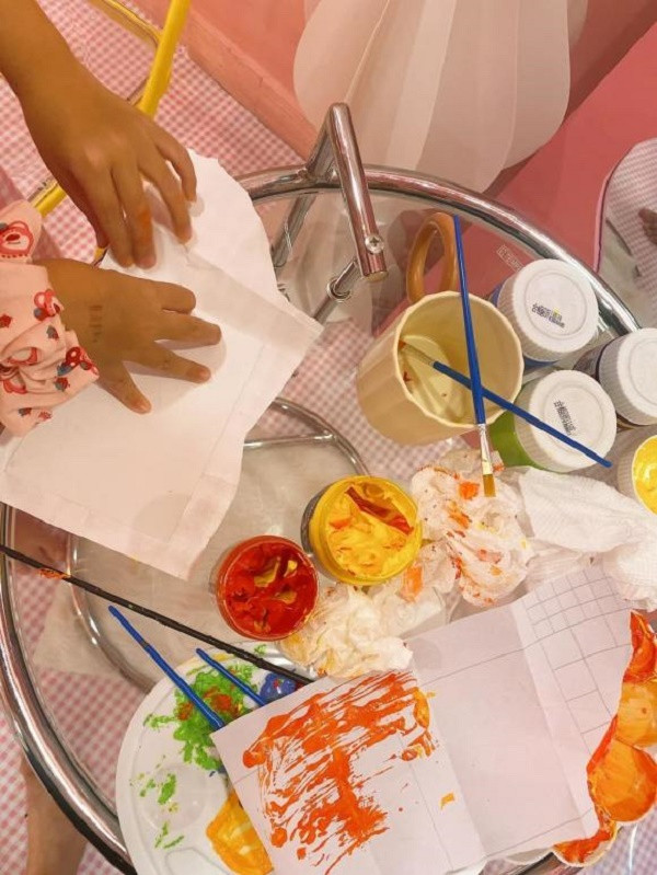 Con gai dien vien Mai Phuong phong phao va tu tro tai ve tranh