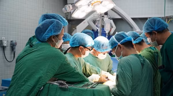 Trắng đêm nỗ lực chuyển, ghép tạng xuyên Việt Trang dem no luc chuyen, ghep tang xuyen Viet