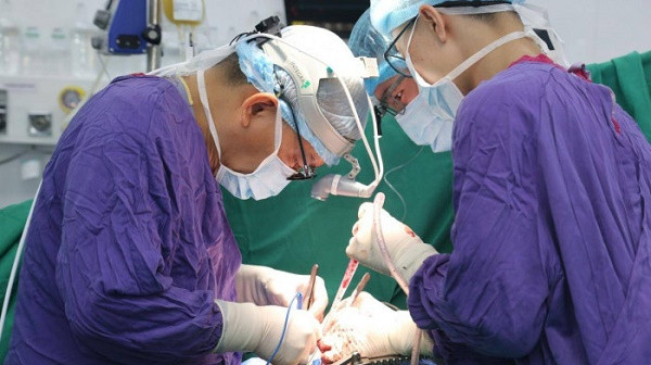 Trang dem no luc chuyen, ghep tang xuyen Viet-Hinh-2