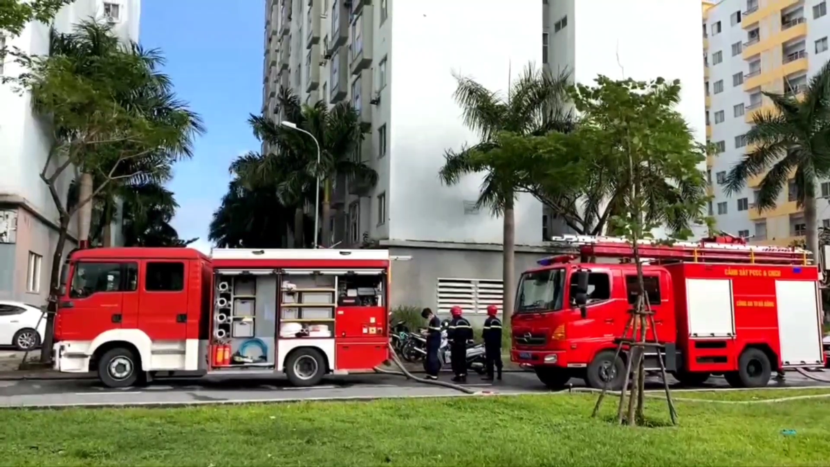 Nhiều xe chuyên dụng được điều động để hỗ trợ.