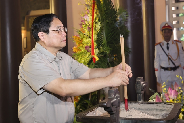 Thu tuong dang huong tai Khu Van hoa tuong niem Bac Ho o Thanh Hoa