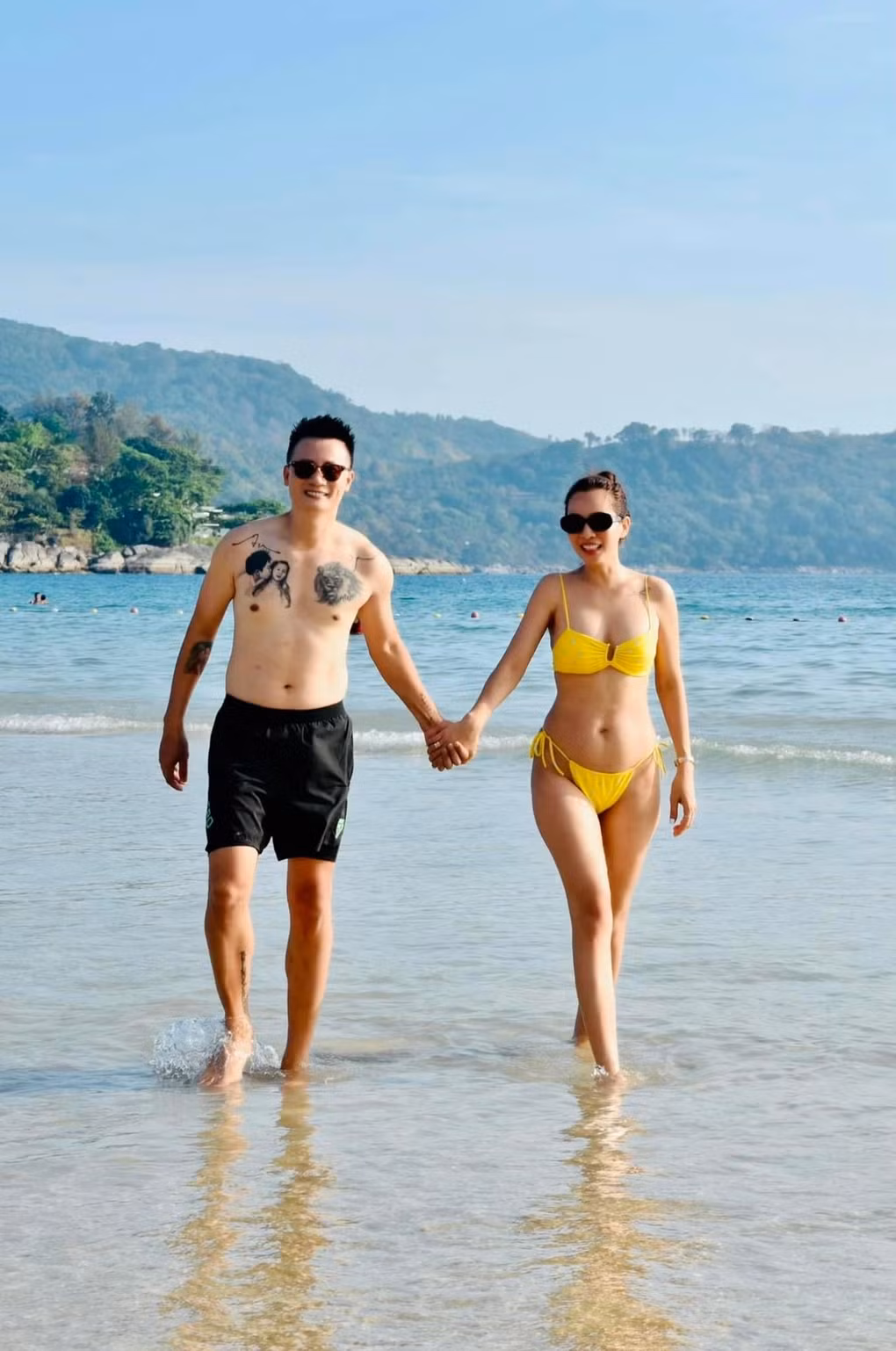 Chia sẻ về quyết định này, anh nói: "Vợ tôi sinh con 3 lần, nhưng đến lần thứ 3 tôi mới có mặt trong phòng sinh với vợ. Nhìn thấy sự đau đớn của cô ấy, tôi mới biết cô ấy đã hy sinh rất nhiều. Tôi cảm thấy biết ơn người phụ nữ đã mang con đến bên mình".