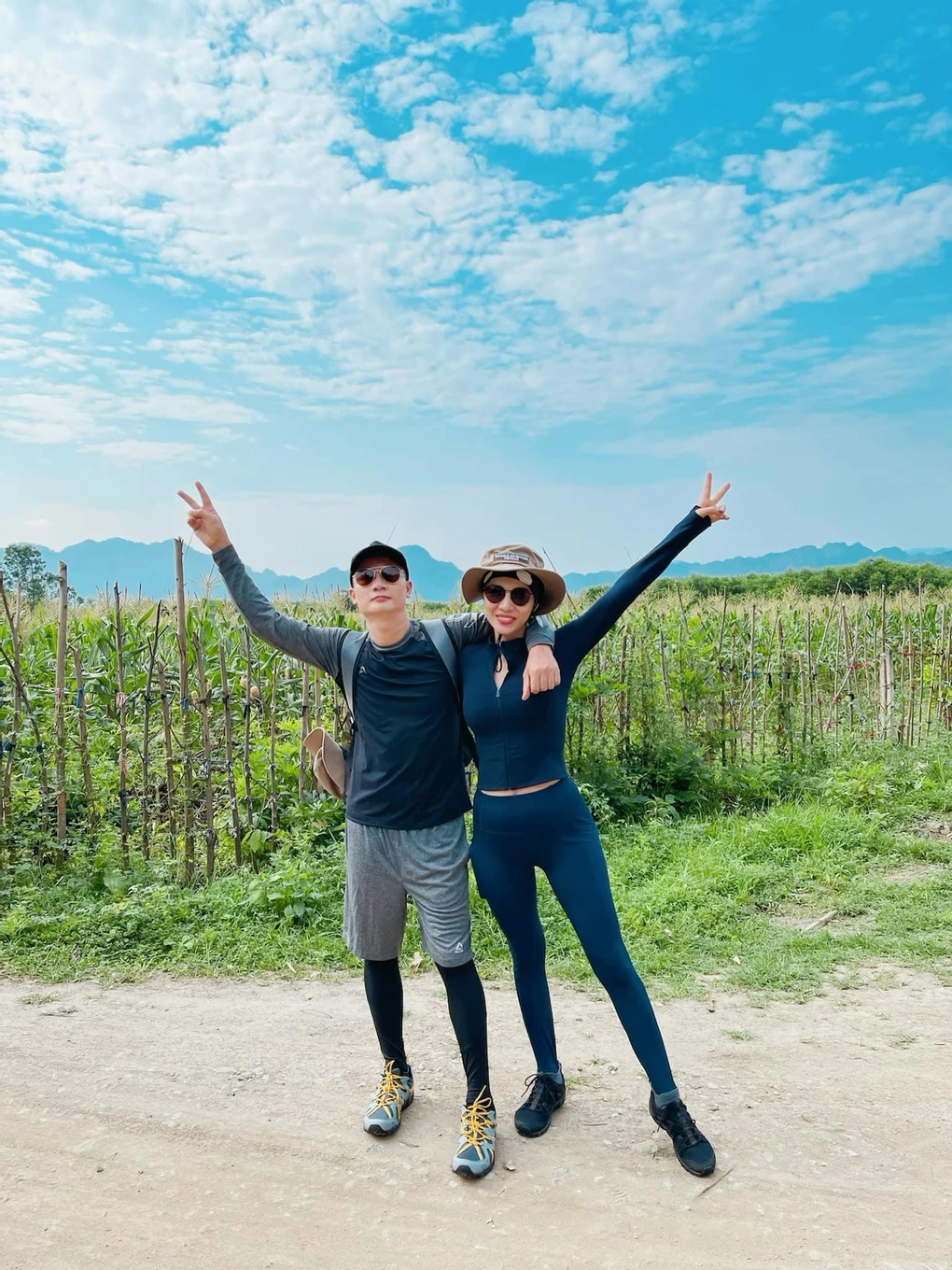 Hoàng Bách và cựu người mẫu Thanh Thảo cũng thường đi du lịch, tận hưởng cảm giác bình yên, hạnh phúc bên nhau.