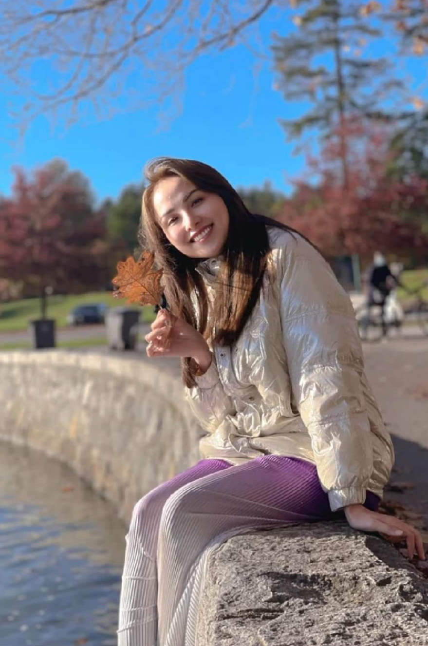 Loạt sao Việt gây bất ngờ khi bỏ dở sự nghiệp, ra nước ngoài định cư Loat sao Viet gay bat ngo khi bo do su nghiep, ra nuoc ngoai dinh cu