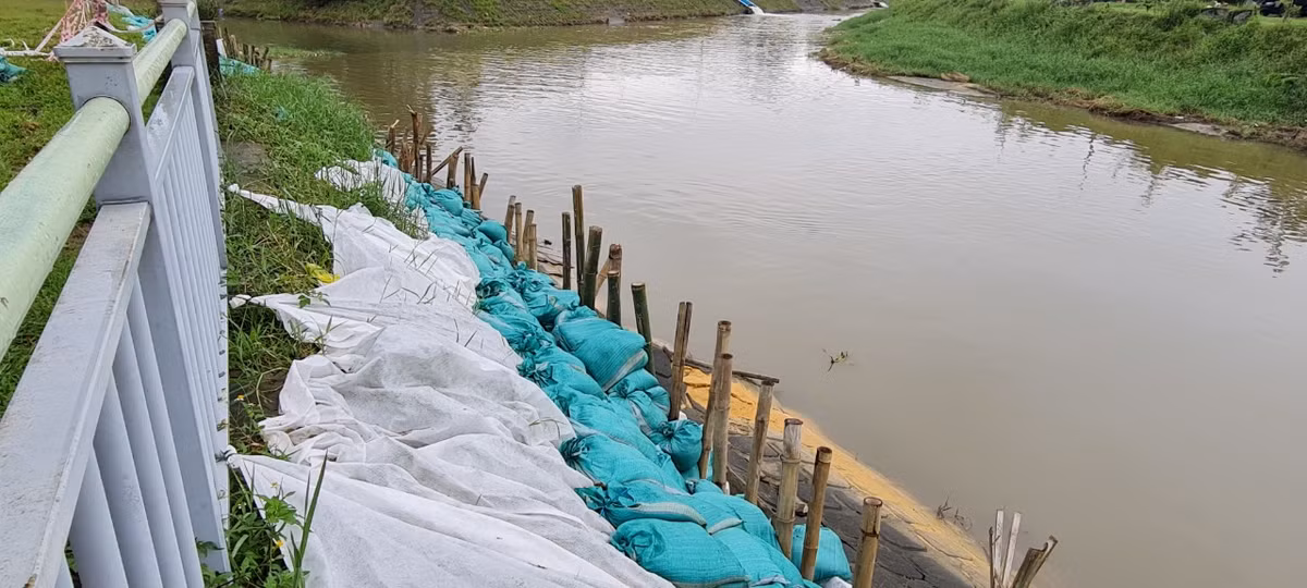 Khu vực sạt lở nằm ngay ngã 3 kênh Khe Cạn và Phú Lộc, gần Trạm xử lý nước thải Phú Lộc.