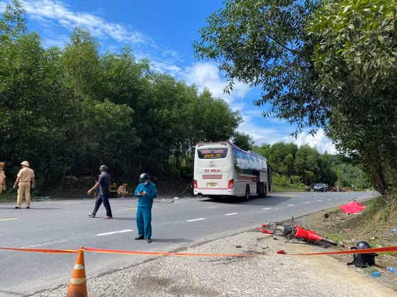 Xe khach 45 cho gay tai nan lien hoan tren duong tranh Nam Hai Van-Hinh-2