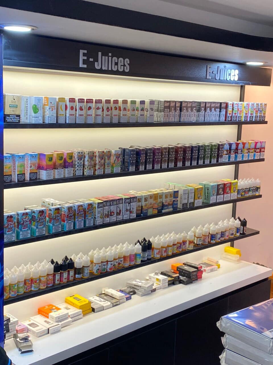 Đồng loạt kiểm tra chuỗi cửa hàng thuốc lá điện tử lớn nhất Đà Nẵng Dong loat kiem tra chuoi cua hang thuoc la dien tu lon nhat Da Nang