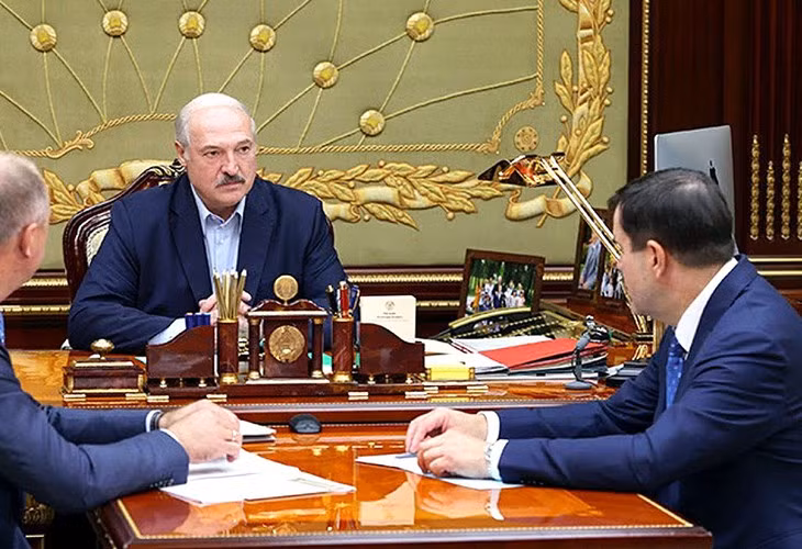 Trong lúc này Belarus chưa đưa ra phản ứng trước những yêu cầu từ phía Nga, tuy nhiên theo đánh giá thì rất khó để Moskva có thể tác động vào chính quyền Minsk.