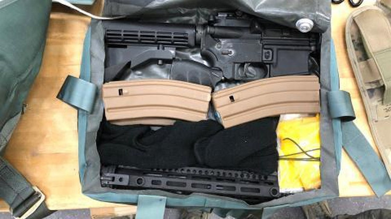 Để thích nghi với không gian chật hẹp trong buồng lái F-22, khẩu GAU-5/A được tháo rời thành hai phần, gồm nòng súng và thân súng. Phần tay cầm được gấp lại để giảm kích thước. Phi công có thể tháo lắp súng chỉ trong vòng 60 giây mà không cần dụng cụ khác.