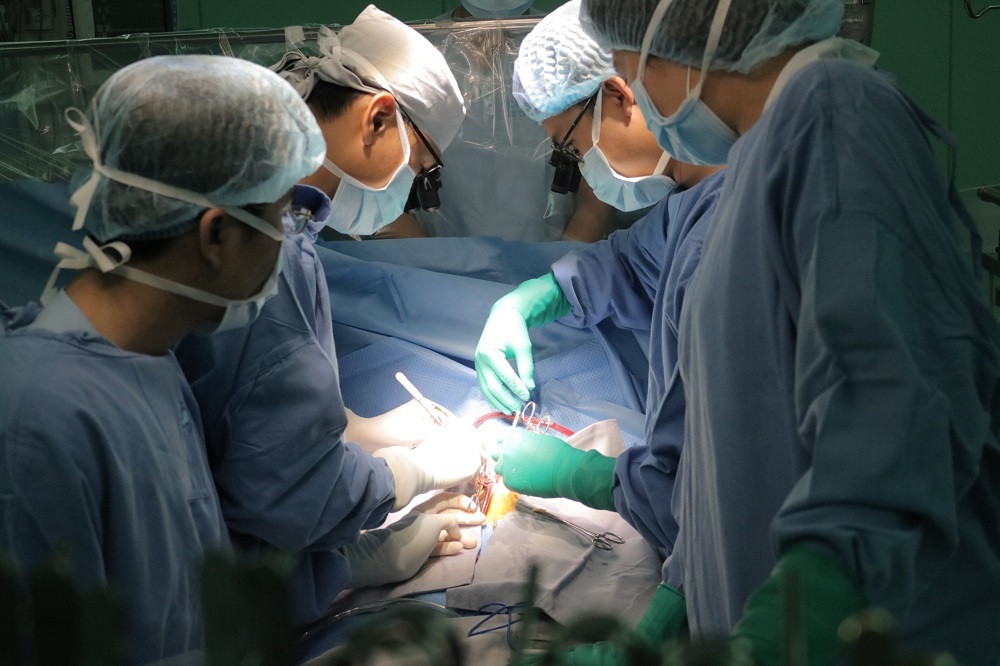 Boc tach thanh cong khoi u hiem gap bop nghet trai tim be 4 thang tuoi