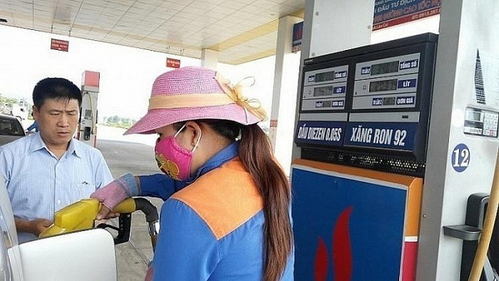 Chieu nay 17/7, gia xang E5 co the tang 600 dong/lit