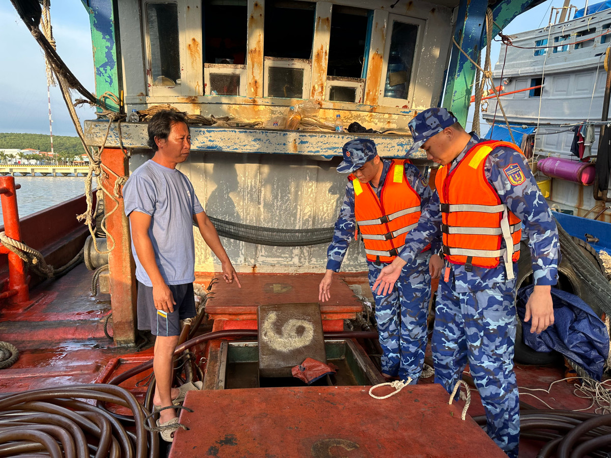 Canh sat bien bat duoc nhieu tau vi pham tren bien Tay Nam