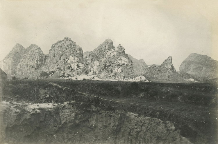 Rặng núi đá ở Kỳ Lừa tỉnh Lạng Sơn, 1900.