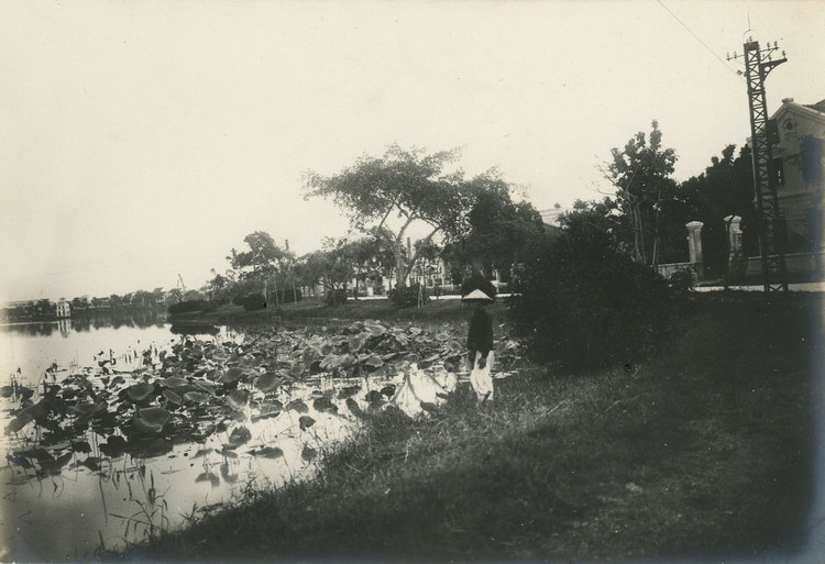 Một góc hồ Gươm, Hà Nội.