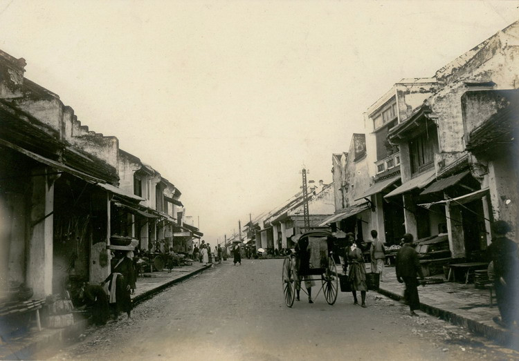 Một con đường trong khu phố cổ Hà Nội.