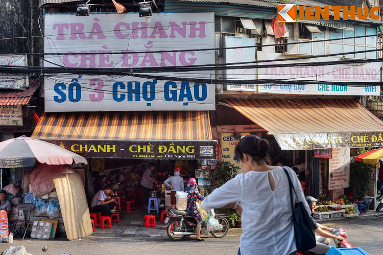 Chè chanh và chè đắng là hai thức uống dân dã làm nên “thương hiệu” cho phố Chợ Gạo thời hiện đại.