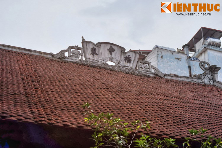 Trong kỷ yếu của nhà chùa ghi: “chùa là cơ sở cách mạng có hầm bí mật giúp đỡ cán bộ hoạt động, nay vẫn còn cửa hầm. Trong kháng chiến chống Mỹ, chùa có đào hầm cho nhân dân trú ngụ”.