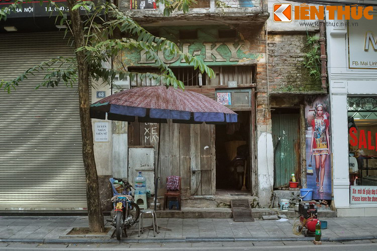 Một số hình ảnh khác về phố Hàng Gà.