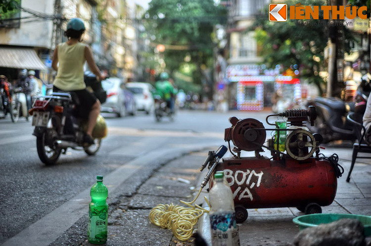 Thời Pháp thuộc, phố Hàng Gà và Thuốc Nam được gọi chung là phố Thiên Tân (rue Tien Tsin), để kỷ niệm Hiệp ước Thiên Tân ký giữa Pháp và nhà Thanh năm 1885.