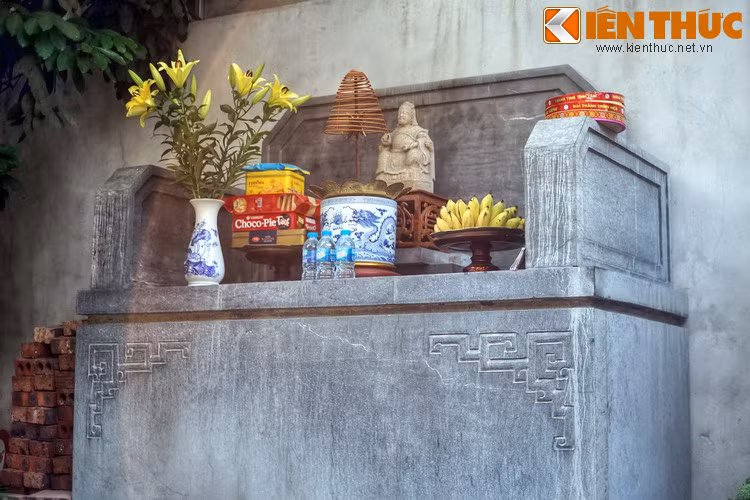 Trong những ngày đầu kháng chiến chống Pháp ở Hà Nội, chùa Vĩnh Trù là sở chỉ huy chiến đấu của tiểu đoàn 101, chiến đấu bảo vệ Liên khu I. Về sau chùa đã gắn bia tượng niệm những liệt sĩ trong trận tuyến này.