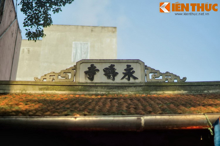 Năm 1950 vị sư trụ trì ở đây cũng nhờ sự giúp đỡ của người dân trong khu phố và các Phật tử đã trùng tu tam bảo. Diện mạo kiến trúc chùa Vĩnh Trù về cơ bản được giữ từ thời đó đến nay.