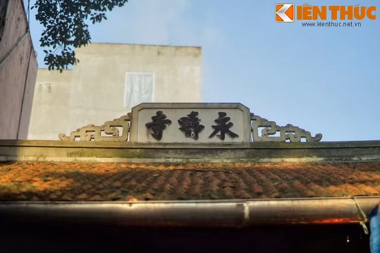 Năm 1950 vị sư trụ trì ở đây cũng nhờ sự giúp đỡ của người dân trong khu phố và các Phật tử đã trùng tu tam bảo. Diện mạo kiến trúc chùa Vĩnh Trù về cơ bản được giữ từ thời đó đến nay.