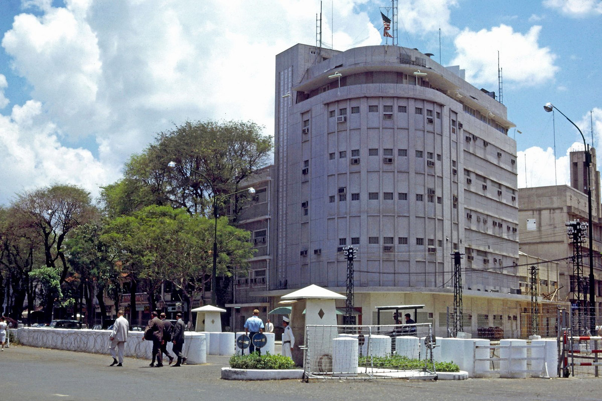 Tòa Đại sứ quán Mỹ trên đại lộ Hàm Nghi.