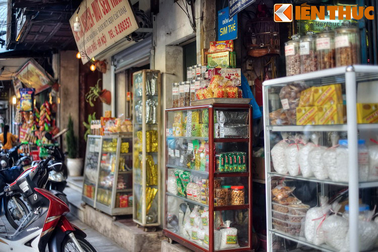 Ngày nay, phố Hàng Điếu hoàn toàn không còn bóng dáng của những loại điếu ống, điếu bát… thay vào đó là những cửa hàng kinh doanh đủ loại mặt hàng khác nhau.