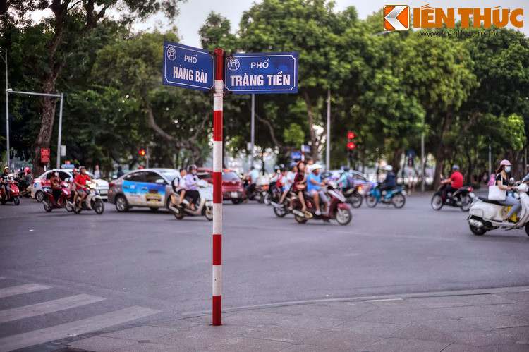 Vào ngày 21/8/1894, thực dân Pháp đã đem bốn nghĩa quân của cuộc khởi nghĩa Bãi Sậy từ Hưng yên về xử tử ở ngay chợ Hàng Bài. Trong những người bị xử có ông Đề Tịnh, người có thái độ bình thản khiến thực dân phải kính nể.