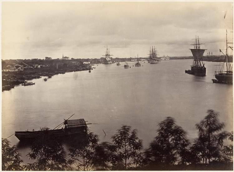 Toàn cảnh sông Sài Gòn nhìn từ Nhà Rồng.