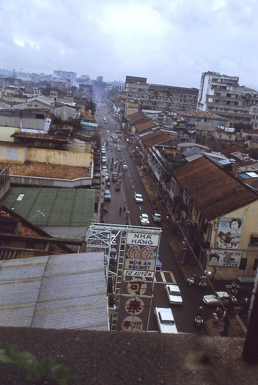 Đường Đồng Khánh (nay là đường Trần Hưng Đạo B) ở khu Chợ Lớn năm 1971 nhìn từ trên cao.