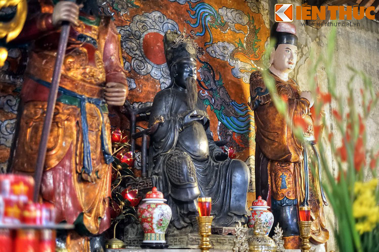 Nét đặc sắc trong kiến trúc của đền Quan Đế là ở chỗ, đây là một đền thờ Quan Vũ của người Hoa nhưng lại mang nhiều nét kiến trúc truyền thống Việt. Đền từng là nơi cư ngụ của nhiều hộ dân, đến năm 2008 – 2010 thì các hộ này được di dời, đền được trùng tu và trả về nguyên trạng.