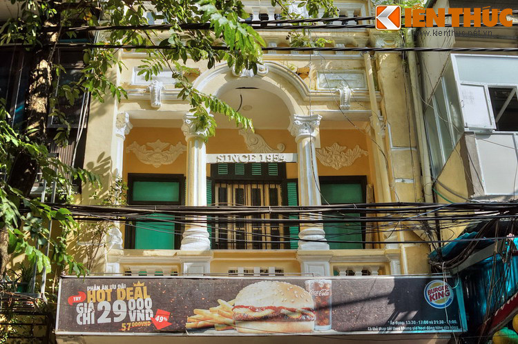 Một số hình ảnh khác về phố Hàng Buồm.