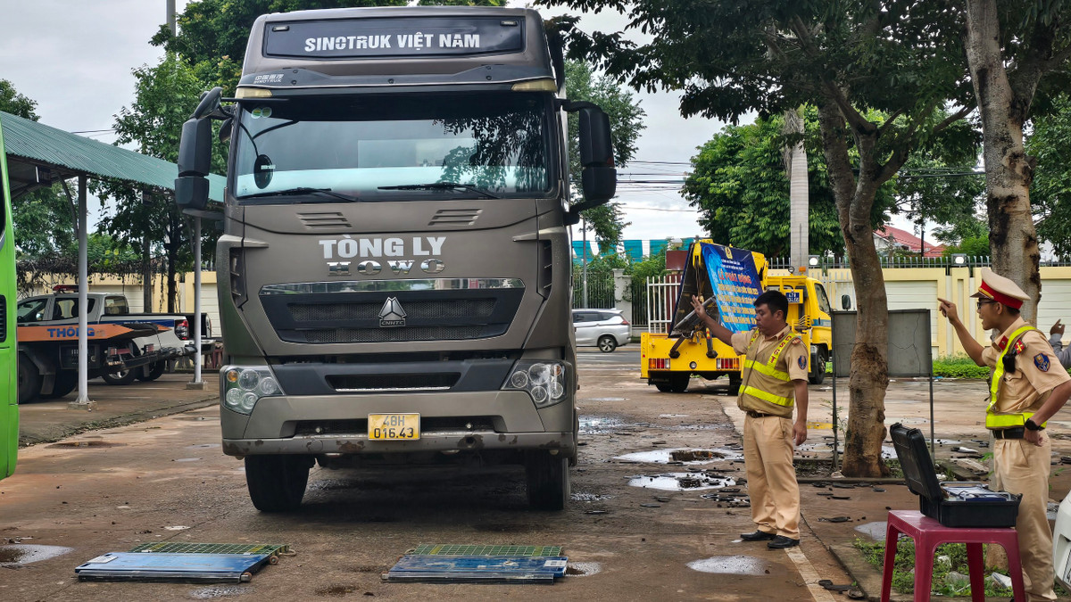 Dak Lak: Xu ly xe dau keo mang logo “Tong Ly” cho cat qua tai-Hinh-2