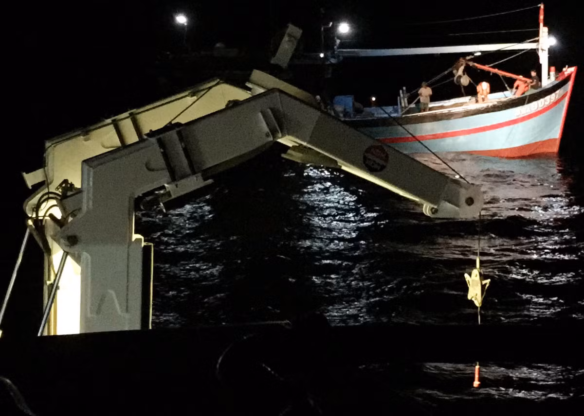 Cuu 8 thuyen vien cung tau ca gap nan tren bien-Hinh-2